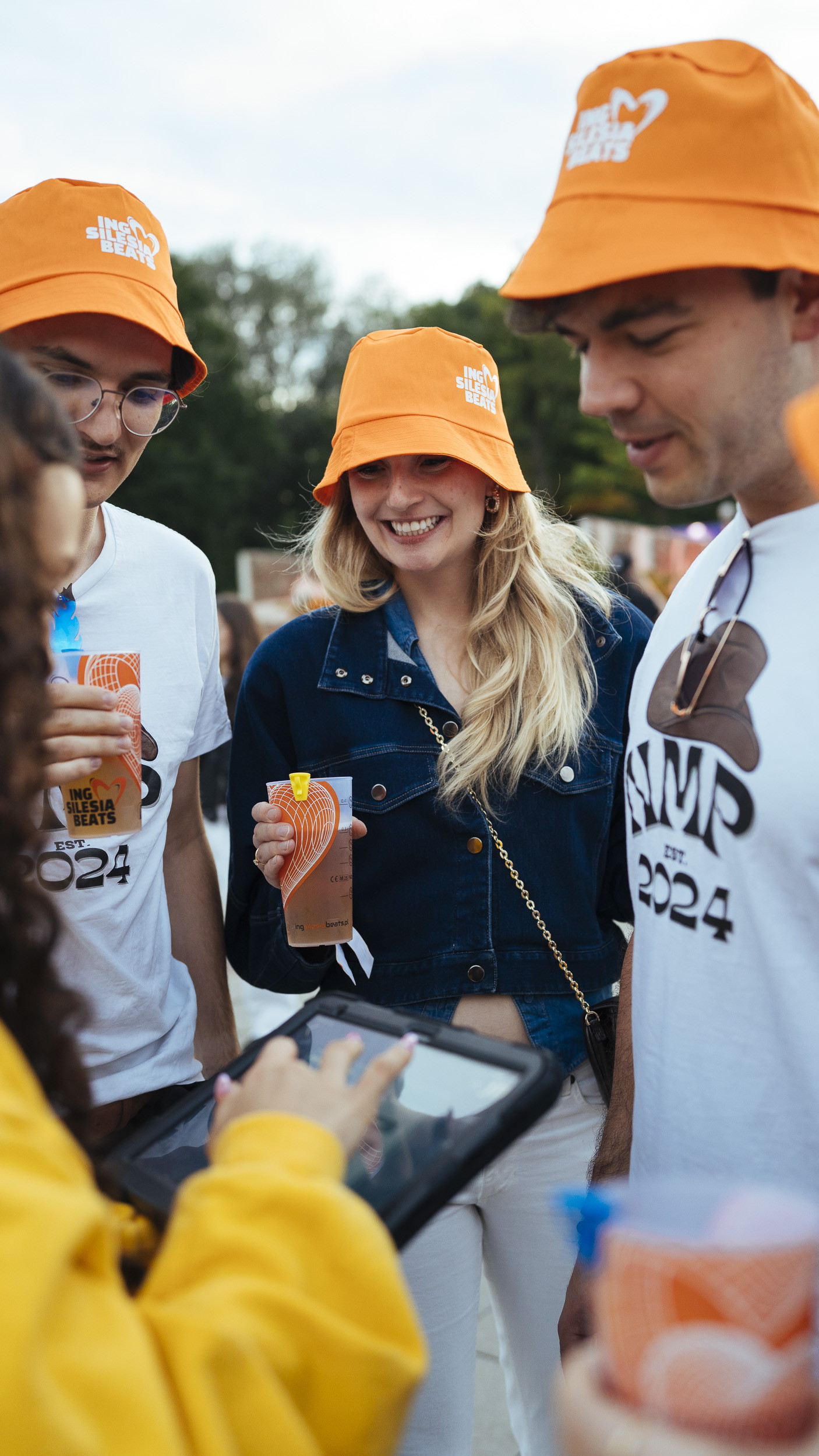 Bucket haty i merch marki — lifestyle na festiwalu ING