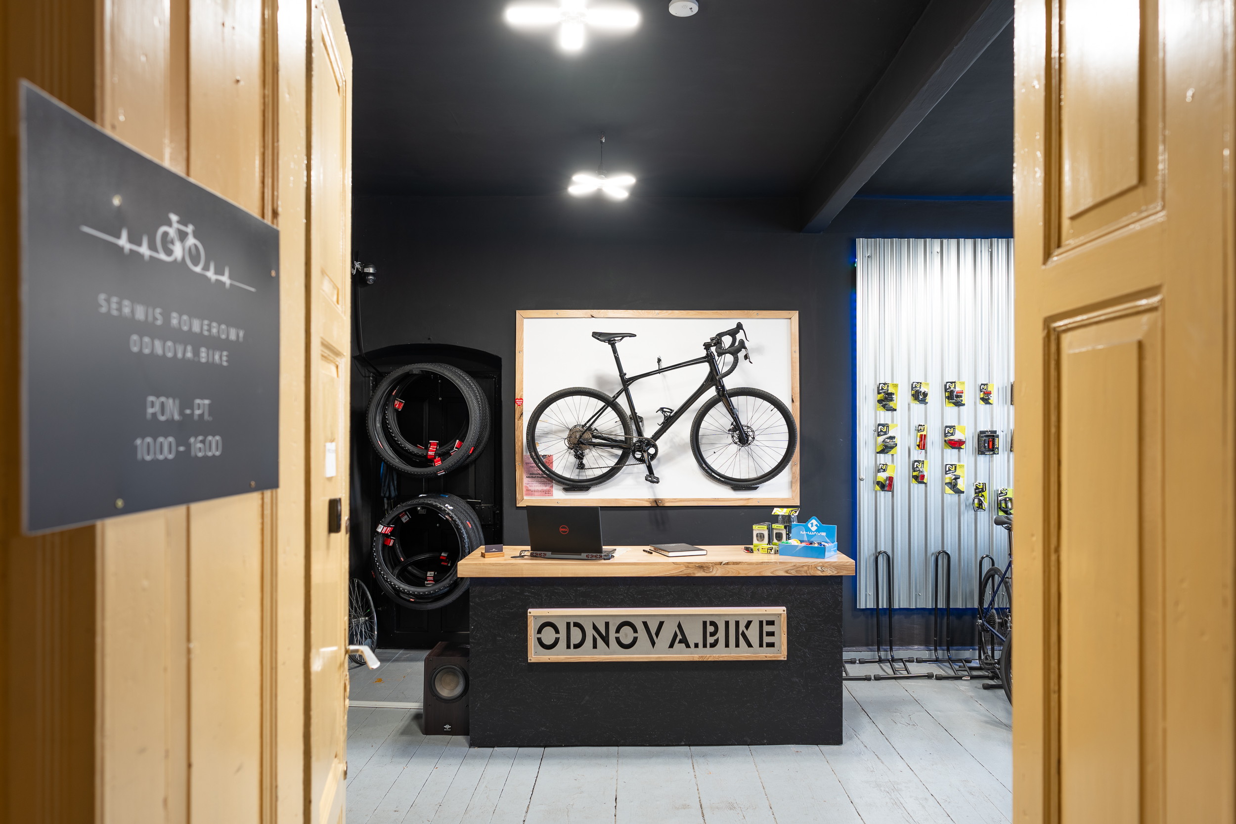 Bike workshop scene — ODNOVA Bike