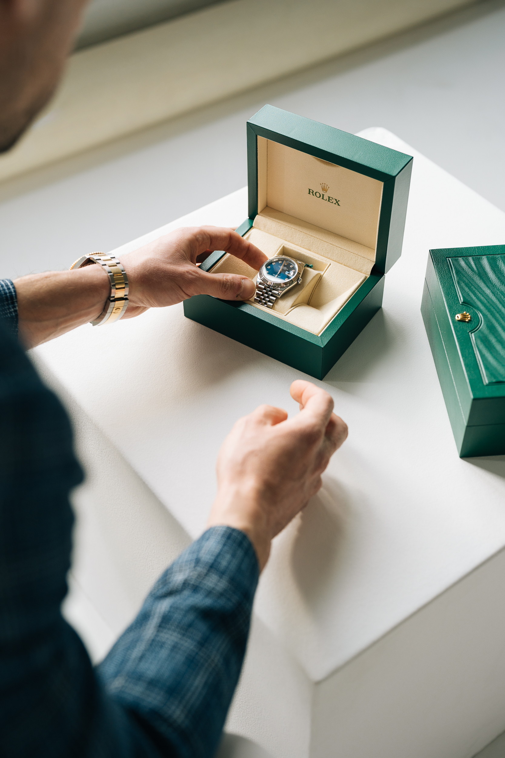 Luxury watch in studio — Fotografia reklamowa RoyalWatch.pl